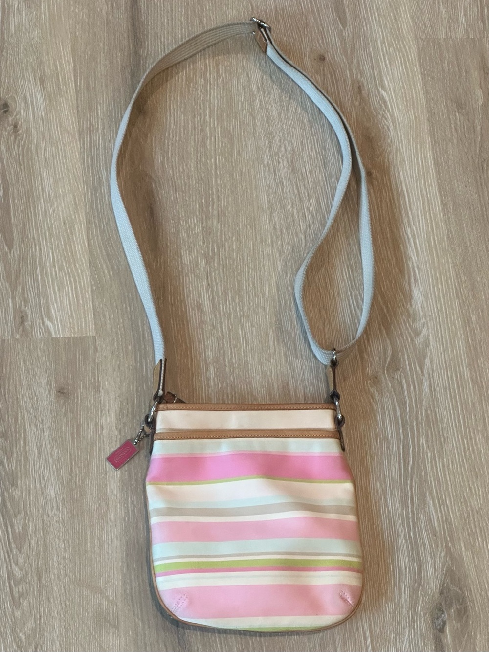 Coach Hamptons Crossbody - Picture 10 of 16